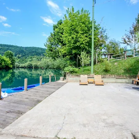 Appartement River 4 *