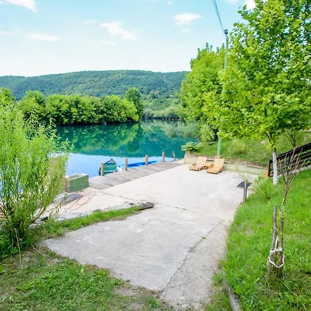River 4 Apartment